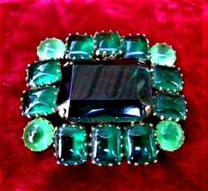 ANTIQUE 1920'S FAUX EMERALD BROOCH - USA - Picture 1 of 5