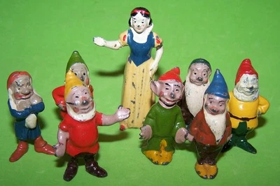1938 LEAD BRITAINS #1654 COMPLETE SET WALT DISNEY SNOW WHITE & 7 DWARFS - Image 1 of 4