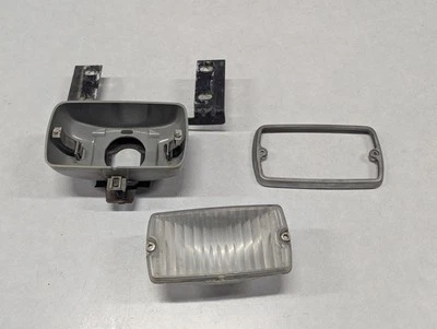 Luz antiniebla inferior delantera derecha pasajero Buick Reatta 1988-1991 cupé  Foto 1 de 4