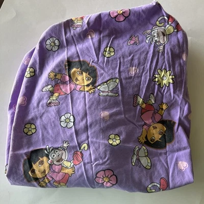 Sábana bajera ajustada NICK, JR DORA LA EXPLORADORA PÚRPURA PARA CUNA - 2006 VIACOM Foto 1 de 4