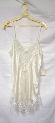 Vtg Women's UNDERCOVER WEAR Short Nightgown 14220 INNOCENCE White Lace / M - Image 1 of 4