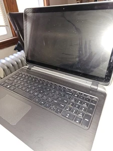 HP Pavilion 15 Touch AMD A10-5745 15" 8 GB RAM Windows 10 (READ) - Picture 1 of 13