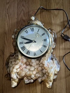 Vintage hellbraun Lanshire Erbrochene Uhr funktioniert Harz Steine 13,5" hoch x 9,75" breit - Bild 1 von 24