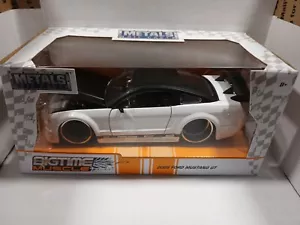 Jada Big Time Muscle 1:24 Scale 2006 FORD MUSTANG GT Diecast - Picture 1 of 3