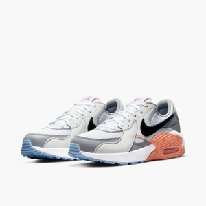 Nike Air Max Excee para mujer para correr (DV2189-100) talla: EE. UU. 7 - Imagen 1 de 6