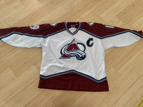 Colorado Avalanche Joe Sakic #19 NHL Jersey Starter Maroon/White Mens Size 2XL Cover