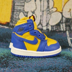 Jordan 1 retrò alto OG TD Reverse Laney taglia 2C-4C FD2598-700 - Foto 1 di 3