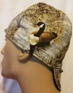 Pato en el pantano hecho construcción, soldador, instalador de tuberías, sombrero de motociclista - Imagen 1 de 3