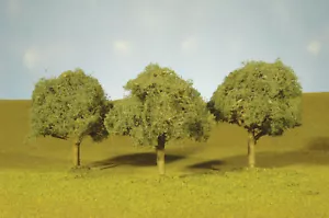 Bachmann 32213 O Scale 4?" - 5" Oak Trees SceneScapes (2 PK) - Picture 1 of 13