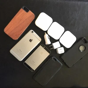 Lot Of 3. Apple iPhones, iPod. Ear Phones & Other Misc Items. HUGE BARGAIN !!!! - Zdjęcie 1 z 8