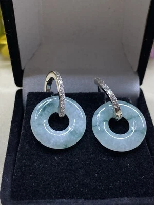 Серьги-гвоздики из нефрита с платиновым покрытием серебро  - Изображение 1 из 4