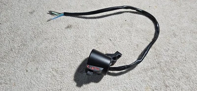 Interruptor de bocina de señal de giro 35250-300-033 Honda CB200 CB350 CB450 CB500 CB750 Foto 1 de 2