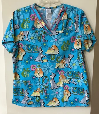 Blusa esfoliante feminina M Disney turquesa Lady and the Tramp com filhotes LOVE estampa - Imagem 1 de 3