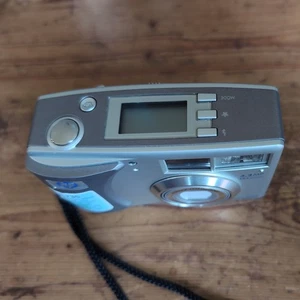 HP Photosmart 735 Digital Camera 3.2MP 15x Zoom Spares Or Repair - Picture 1 of 3