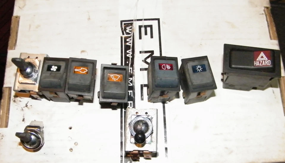 Lotus Europa TC Interruttori da cruscotto  - Immagine 1 di 1