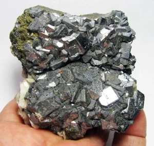 GALENA BRILLANTE KRISTALLE und WEISSE BARYTE auf MATRIX aus HUANZALA MINE in PERU - Bild 1 von 12