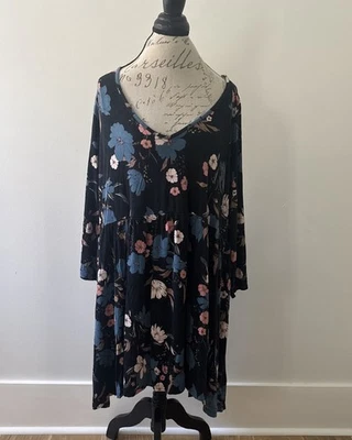 Túnica larga Babydoll cuello redondo súper suave floral negra 5XL Plus TORRID para mujer Foto 1 de 4