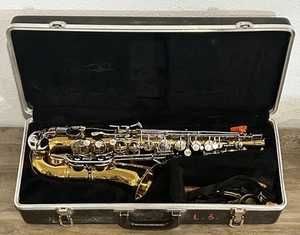 Selmer Bundy II Alto Saxophone with Case and Accessories Gold Tone - Picture 1 of 19