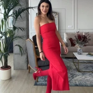 Zara Passform trägerloses Kleid rot Gr. XL Blogger Favorit Midi  - Bild 1 von 15