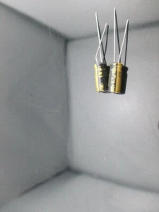 28 PIEZAS KW 4.7uf 100v 4.7mfd audio ELECTROLÍTICO tapas de condensador 5 mm #F21 - Imagen 1 de 4