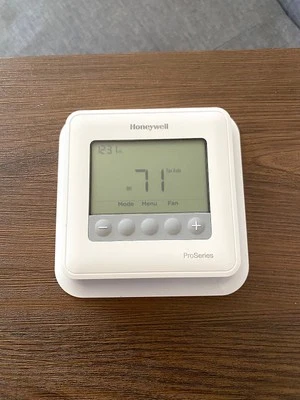 Honeywell TH421OU2002 Programmable Thermostat - Image 1 of 4