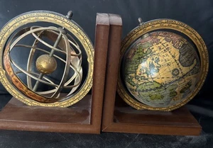 Caja de música vintage con extremos de libro globo zodiaco madera metal MCM Dark Academia Italia - Imagen 1 de 7