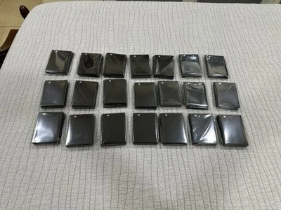 21 paquetes Ultra Pro Gold Pequeñas fundas protectoras de baraja paquete de 50 para tarjetas Yu Gi Oh Foto 1 de 2