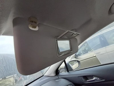 Used Right Sun Visor fits: 2018 Chevrolet Cruze w/o illuminated Right Grade A - Изображение 1 из 4