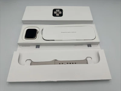 Apple Watch SE 2nd Gen 40mm Aluminum Case w/ S/M Sport Band-Starlight (GPS)2023 - Image 1 of 3