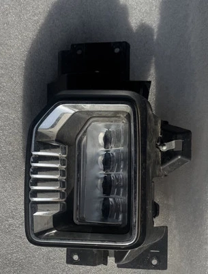 2020-2023 GMC Sierra 2500HD 3500HD LED Fog Light DRL RH Passenger Side W/Bezel - Image 1 of 4