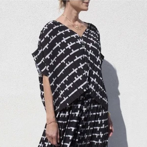 Blusa de gelatina HENRIK VIBSKOV negra blanca plisada TALLA PEQUEÑA - Imagen 1 de 10