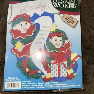 New Design Works Christmas Jeweled Elves & Babbo Natale's List 16" kit calze #5084 - Foto 1 di 7