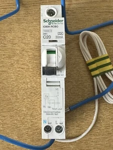 Schneider 20A RCBO 30mA Type C 20 Amp C20 IKQE KQE Acti9 Square D SEE120C03 NEW - Picture 1 of 3