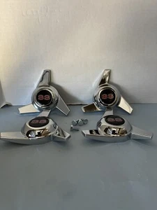 (4) 3 BAR SWEPT SPINNERS BOLT STUD MOUNT KNOCKOFF CENTER CAPS,RED SS - Picture 1 of 4