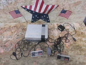 Probado Original Nintendo NES Sistema Consola 1985 NES-001 2 Mandos Completo - Imagen 1 de 5