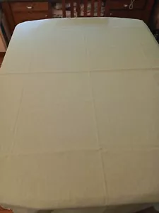 Vintage Tablecloth USA Lt. Green Polyester Blend Serged Edges EUC 84 X 59 - Picture 1 of 6