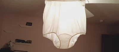 VANITY FAIR BRAGUITA VINTAGE DE NAILON talla 7 BLANCO EMB LBL P TAB DBL REFUERZO DE NYL #VF1A23 Foto 1 de 4