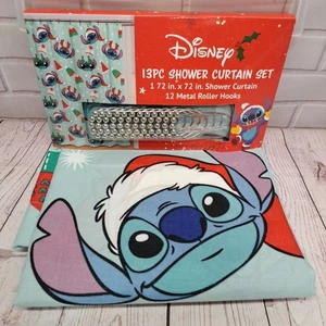 Disney Lilo & Stitch 13-teiliges Duschvorhang-Set mit Weihnachtsmotiven - Bild 1 von 7
