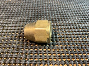 N1-8 - Montaje de latón - 1/2" SAE tuerca acampanada de 45 grados - Imagen 1 de 1