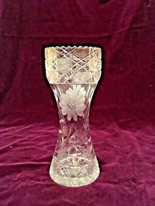 JARRÓN DE CRISTAL DE CORTE ABP DE COLECCIÓN CON HOJAS Y DECORACIÓN FLORAL - Imagen 1 de 9