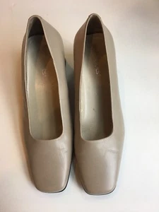 Softspots Nude Beige Leather upper Women's Shoes Size 8M Closed Toe Heels - Picture 1 of 9