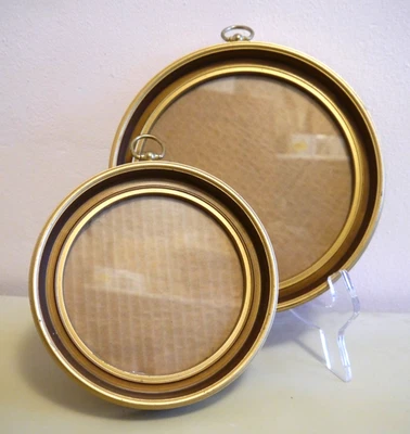 复古 20 世纪 70 年代金色塑料相框,9 英寸圆形和 7 英寸,带玻璃 — 第 1/4 张图片
