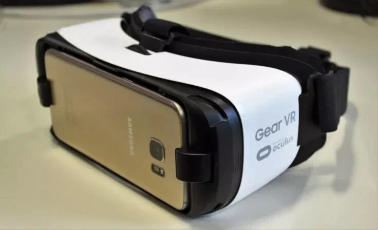Samsung Galaxy S7 Edge + Samsung Gear VR Headset Bundle – 40+ VR Games Included! - Image 1 of 4