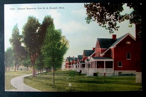 POSTCARD OFFICERS QUARTERS FORT D A RUSSELL WYOMING #33cxv65 - Picture 1 of 2