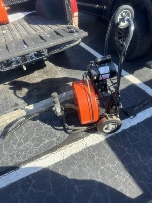 Máquina limpiadora de desagües con accesorio adicional para obstruidos Foto 1 de 4