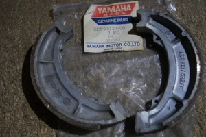 GANASCE FRENO ANTERIORI YAMAHA MX250 MX360 YZ250 YZ125 IT175 IT400 TT500 322-25130-00 - Foto 1 di 3