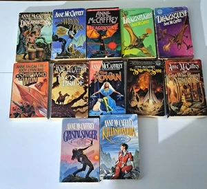 Konvolut alter Ann McCafferty Taschenbücher Dragonquest, Pern - Bild 1 von 21