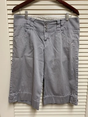 Nori Capri Bermuda Shorts Size 11 (32x16) Gray  Buttons Pockets Beach Walking - Image 1 of 4