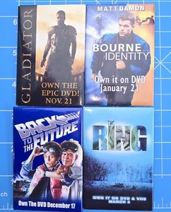 Menge 4 Button Pin Filme Promo Der Ring Gladiator Bourne Identität Zurück Zukunft - Bild 1 von 4