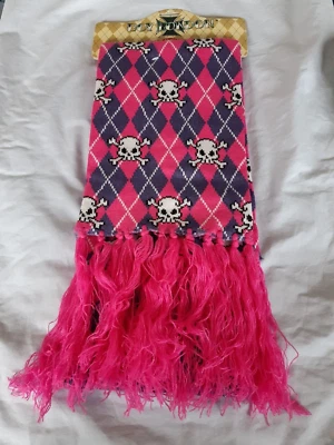 Bufanda de doble espesor Skull and Crossbones diamante rosa y gris de Boy London Foto 1 de 4